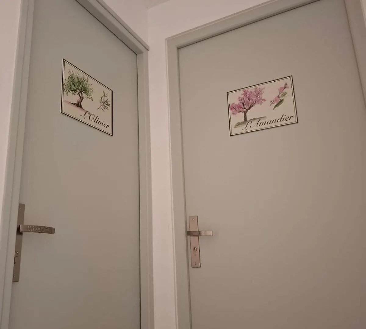 Chez Edouard - Superbe Triplex Neuf - 6 Chambres - Centre Ville Proche Rotonde Allees Provencales Aix-en-Provence 0*,  France